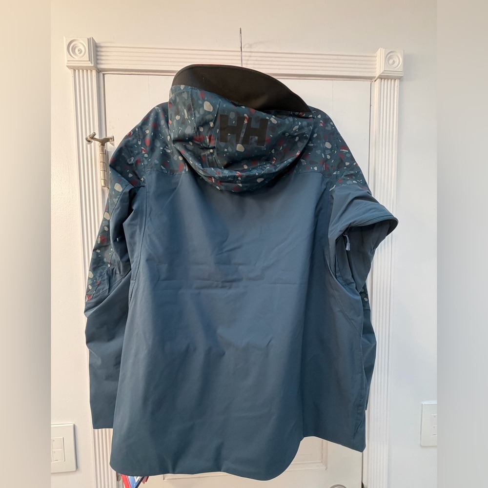 NWT Helly Hansen Men's Ski Jacket - Midnight Blue with Pattern - Picture 3 of 13